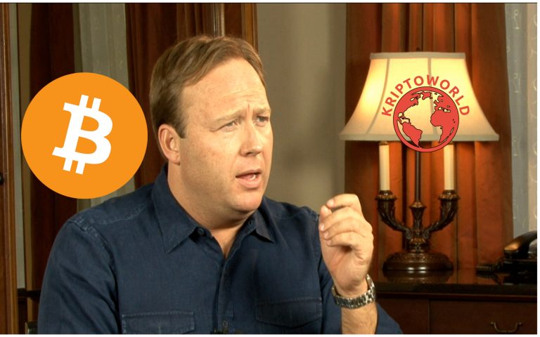 Alex Jones szerint „okos dolog” a bitcoinba fektetni