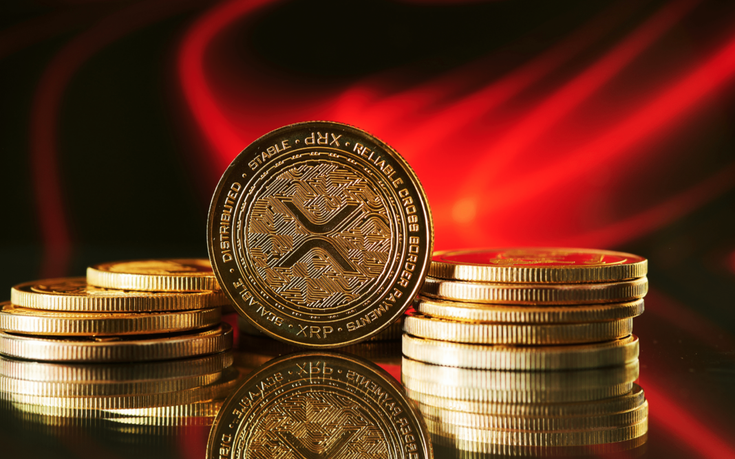 xrp logó és érme vörös háttérrel